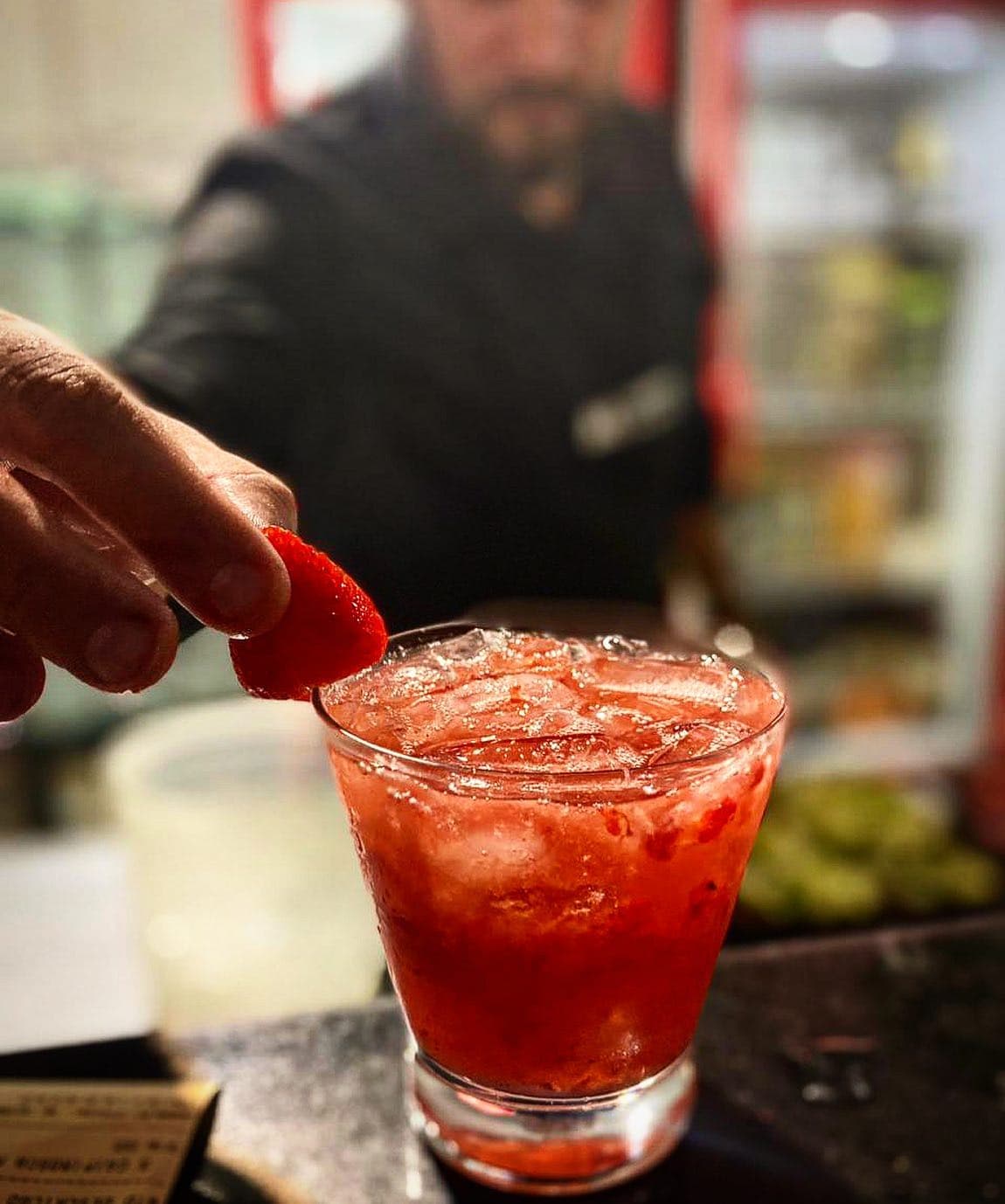 Drink de morango preparado em evento